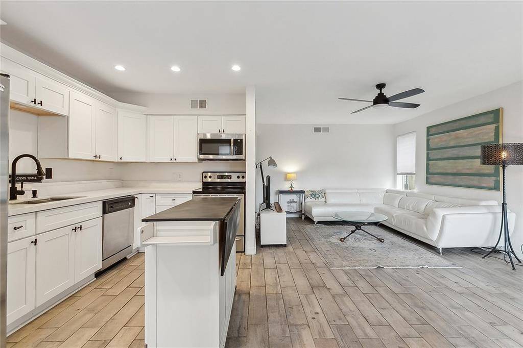 New Orleans, LA 70124,318 LAKE MARINA AVE #109