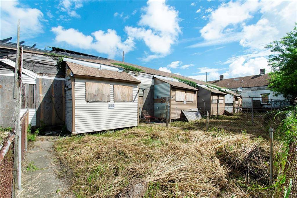 New Orleans, LA 70113,2420 WILLOW ST