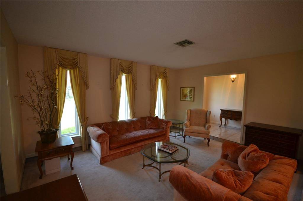 Luling, LA 70070,102 APPLE CT