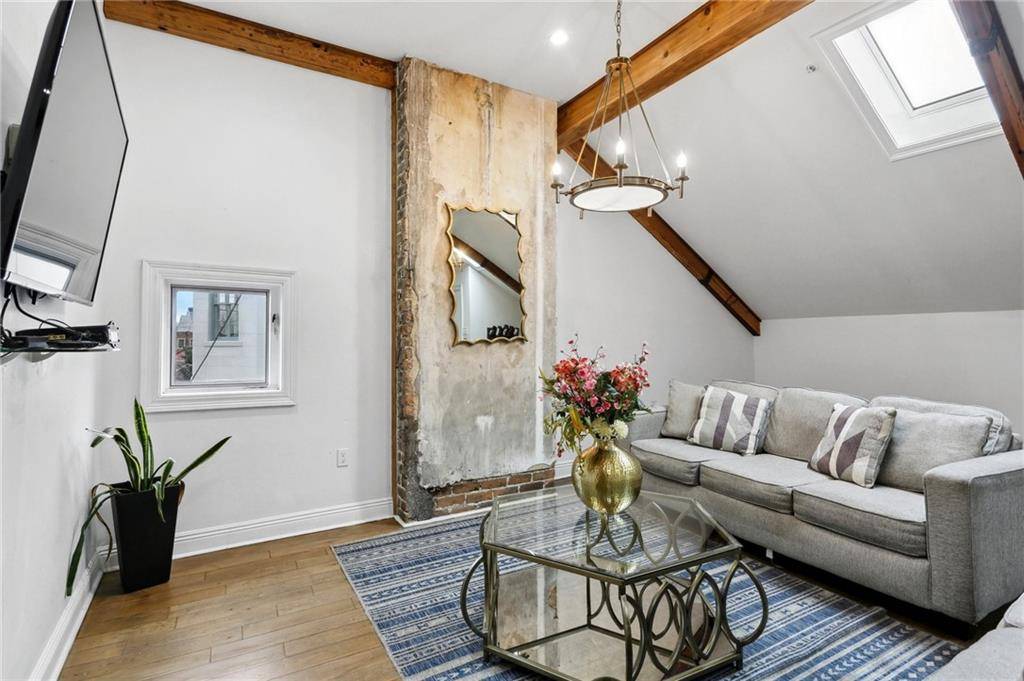 New Orleans, LA 70116,1416 BOURBON ST #5