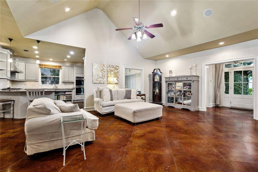 Slidell, LA 70461,234 BLUE CRANE 1 DR