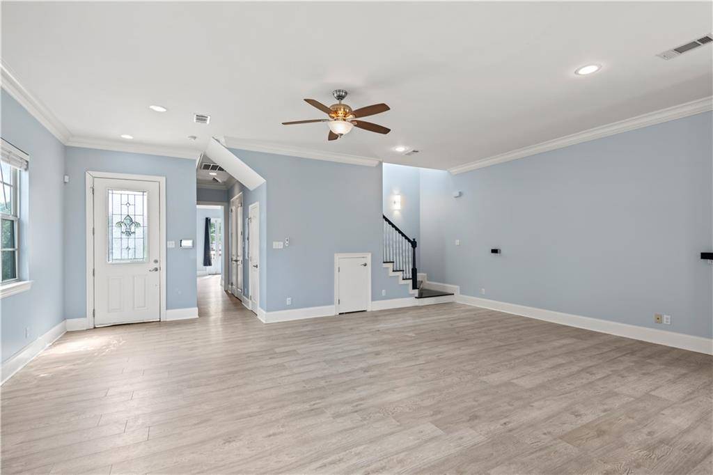 New Orleans, LA 70122,5760 WARRINGTON DR