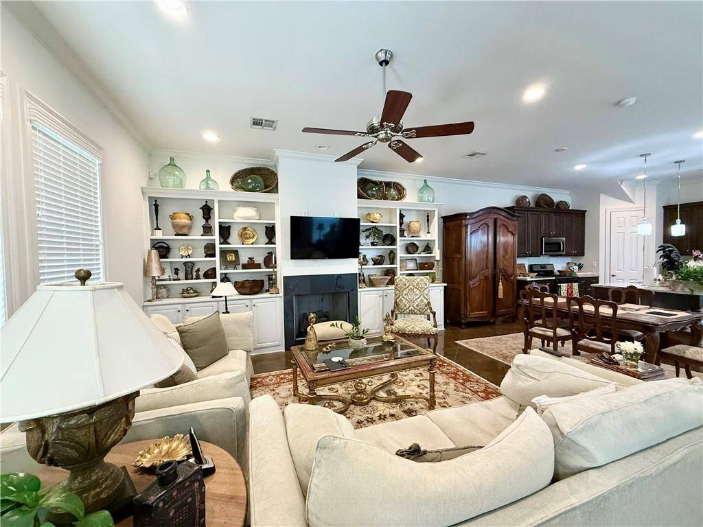 Metairie, LA 70001,400 N LABARRE RD
