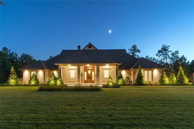Madisonville, LA 70447,500 OAK TREE CT