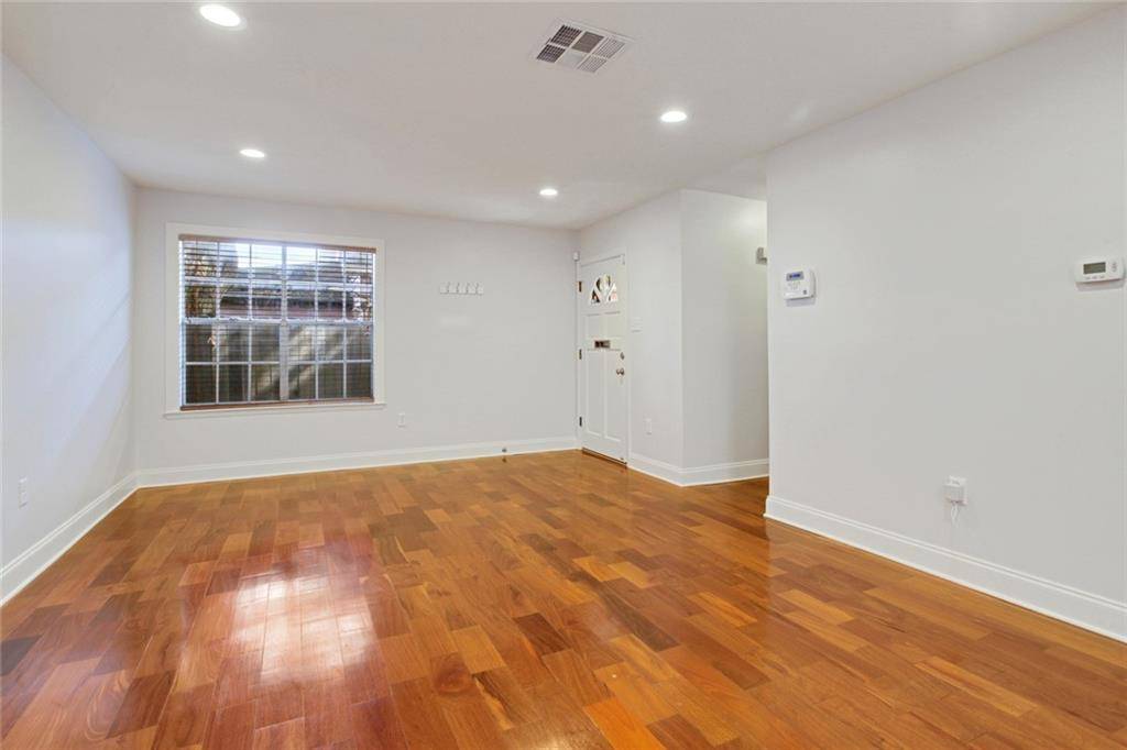 New Orleans, LA 70115,4605 S SARATOGA ST