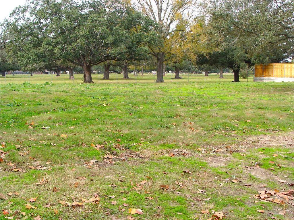 Harahan, LA 70123,118 COLONIAL CLUB DR