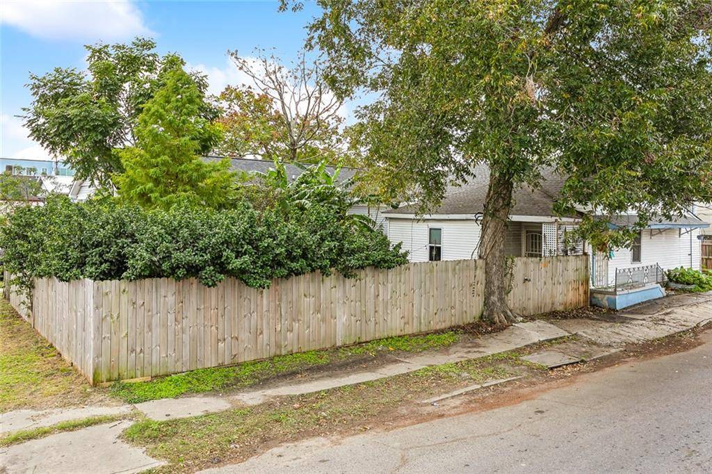 New Orleans, LA 70117,2230 N ROMAN ST