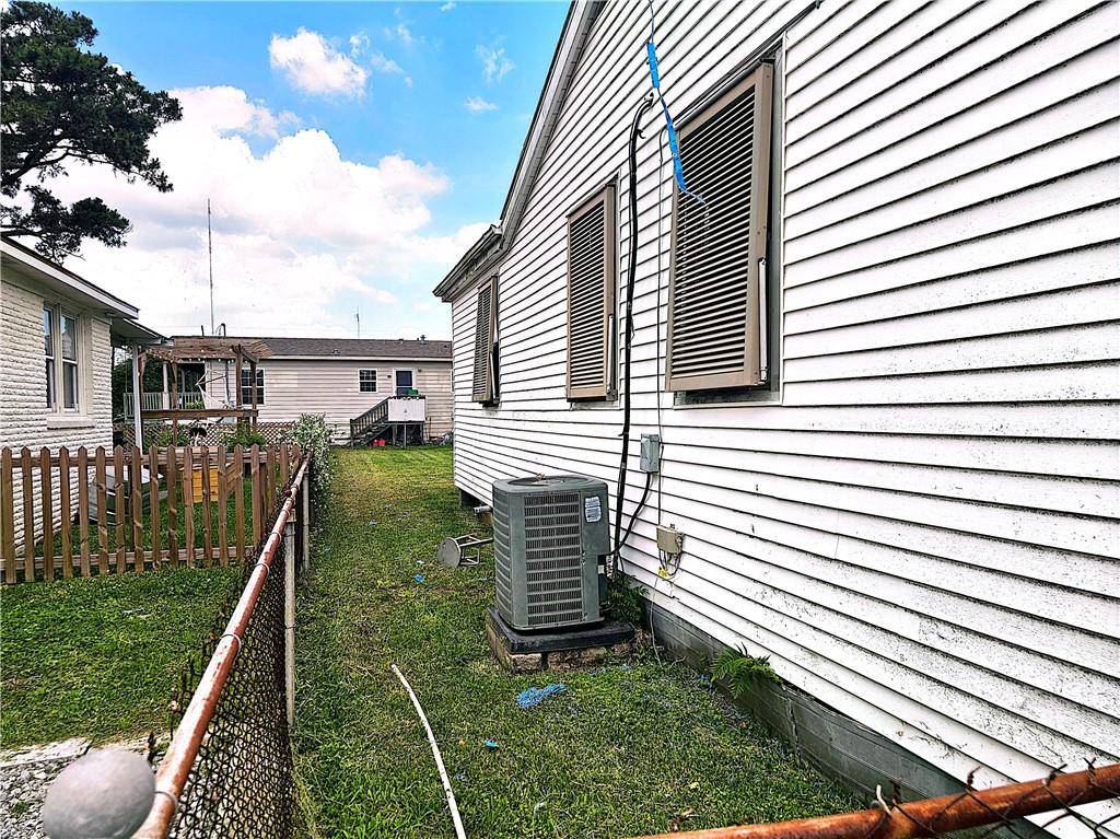 Chalmette, LA 70043,405 E DAMOUR ST