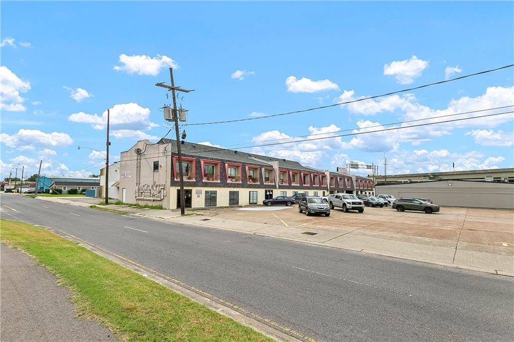 Gretna, LA 70053,12 WESTBANK EXPRESSWAY