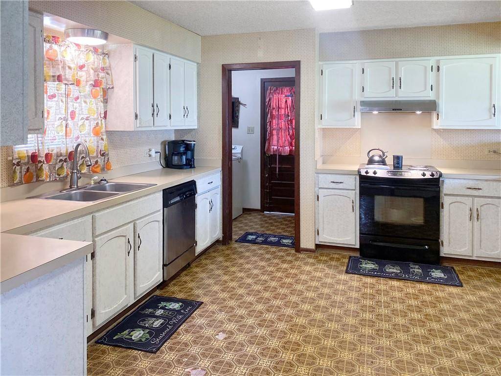 Larose, LA 70373,214 E 14TH PL