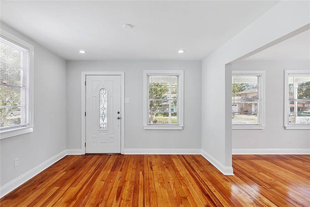 Metairie, LA 70005,324 LAKE AVE