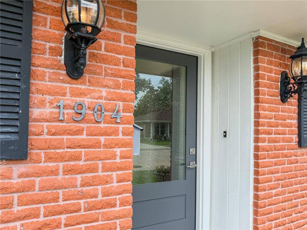 Metairie, LA 70003,1904 HALL AVE