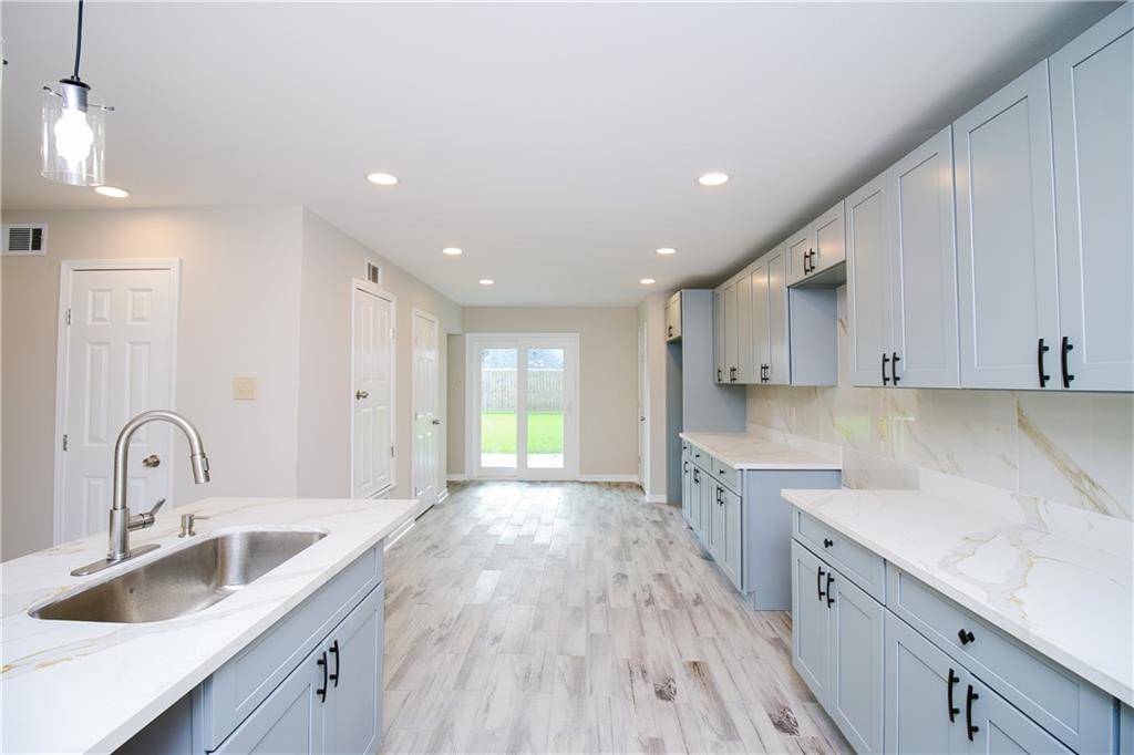 La Place, LA 70068,1304 MADEWOOD RD