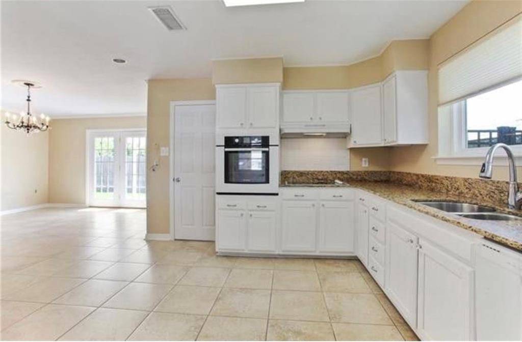 Metairie, LA 70002,3817 COURTLAND DR