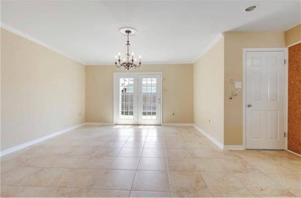 Metairie, LA 70002,3817 COURTLAND DR