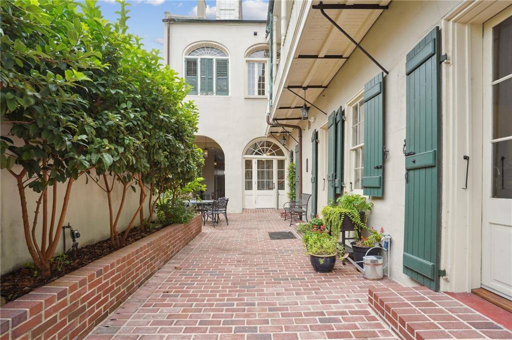 New Orleans, LA 70116,1225 BOURBON ST #F