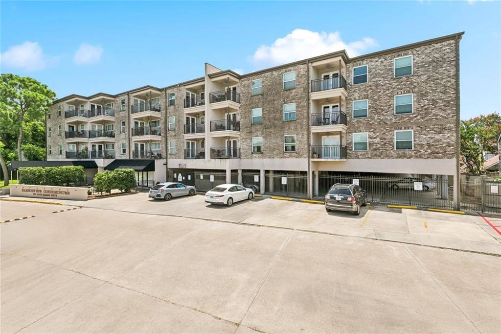 New Orleans, LA 70124,500 LAKE MARINA AVE #327