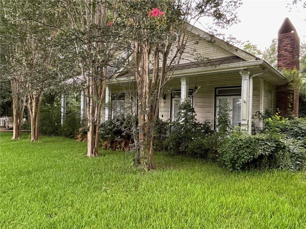Abita Springs, LA 70420,72075 GUM ST