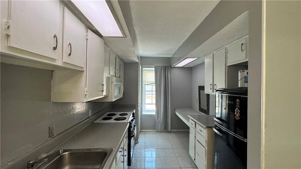 Metairie, LA 70003,6320 RIVERSIDE DR #322