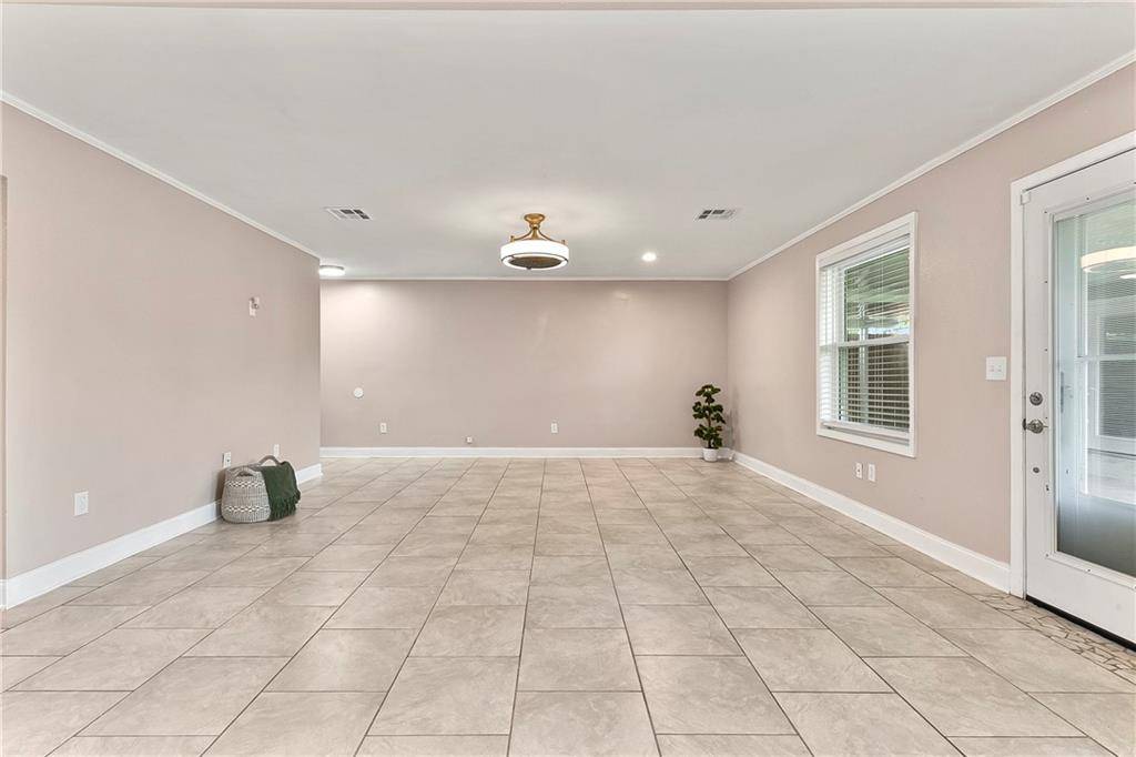 Violet, LA 70092,3309 OAK DR