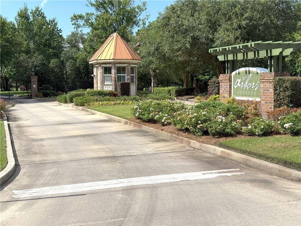 New Orleans, LA 70131,22 ARBOR LN