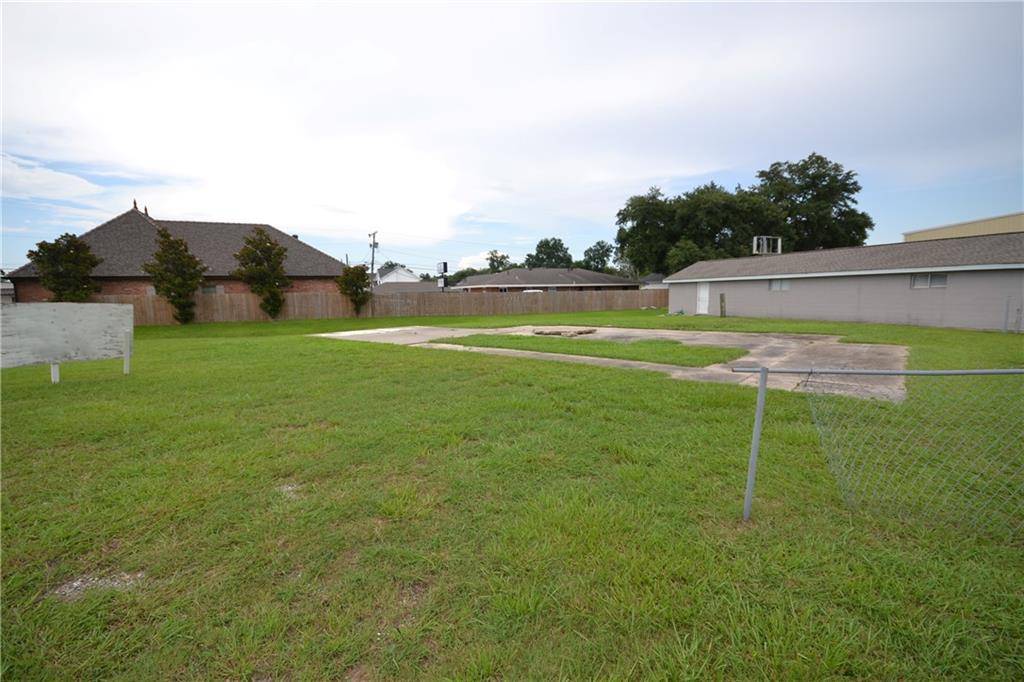 Luling, LA 70070,12519 HWY 90 HWY