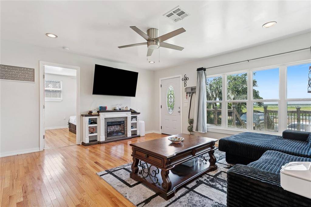 Slidell, LA 70458,243 CARR DR