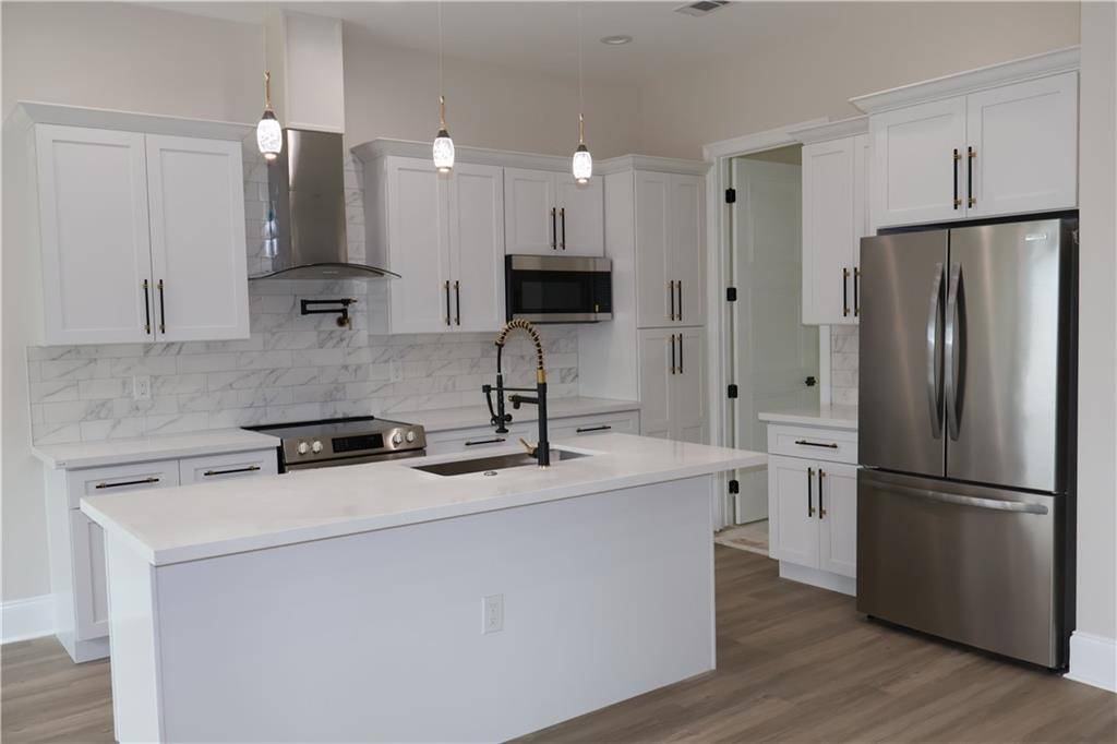Metairie, LA 70003,8111 KAREN ST
