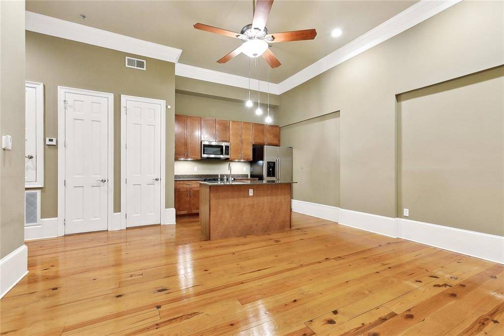New Orleans, LA 70115,3400 MAGAZINE ST #15