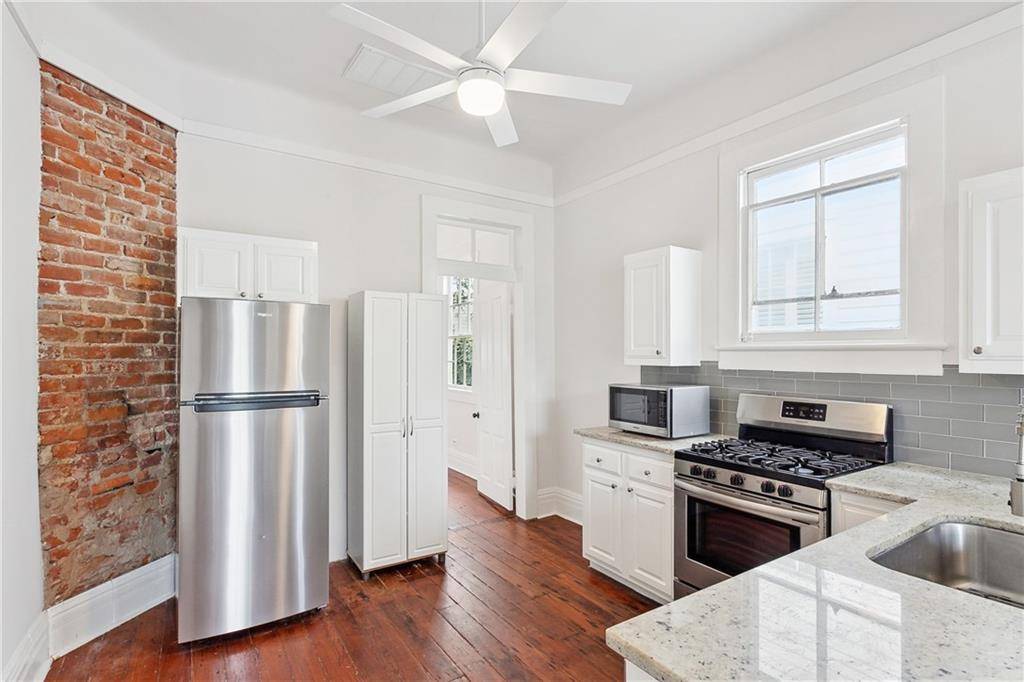New Orleans, LA 70115,5028 ANNUNCIATION ST