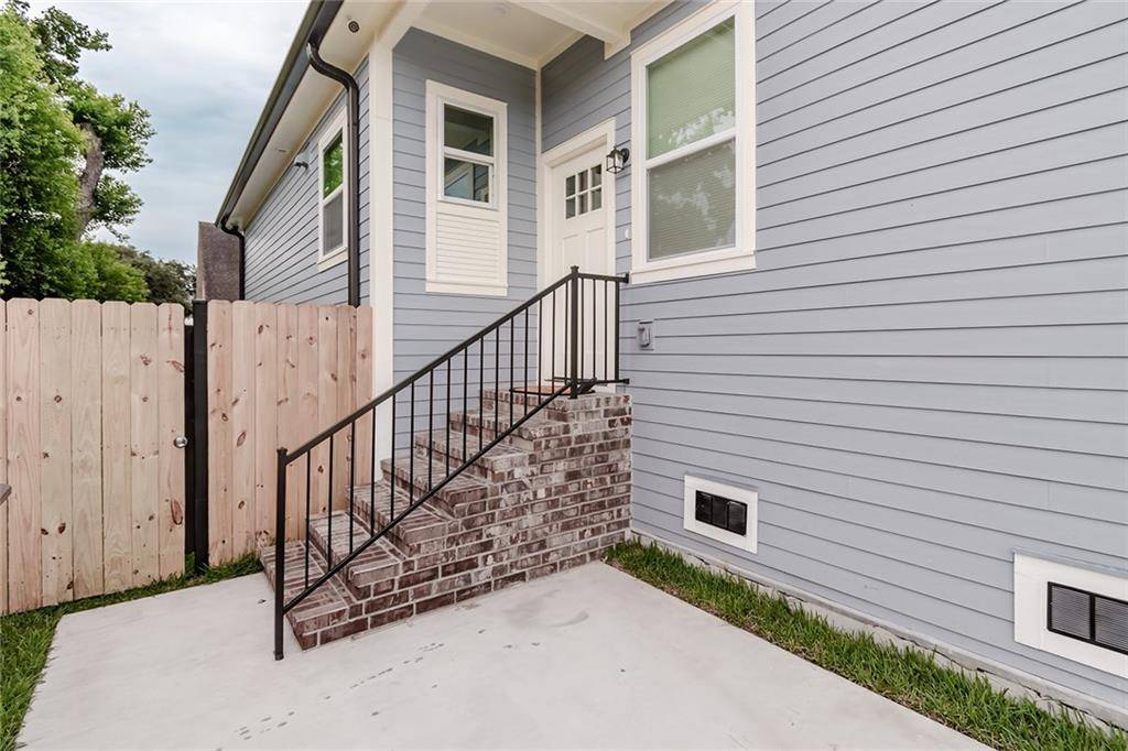 Chalmette, LA 70043,8532 REGIMENT DR