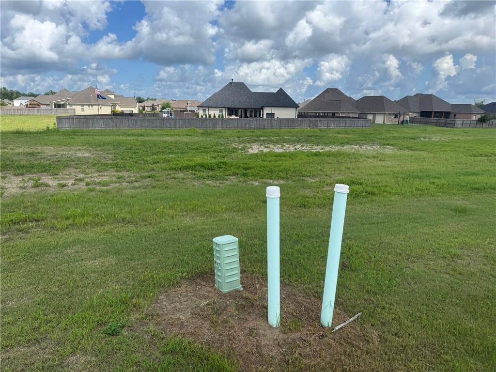 Luling, LA 70070,332 SOPHIA DR