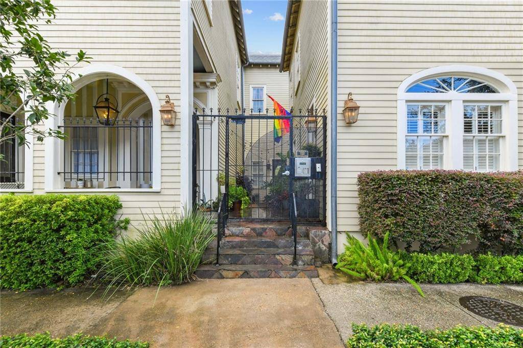 New Orleans, LA 70130,1002 JACKSON AVE #H