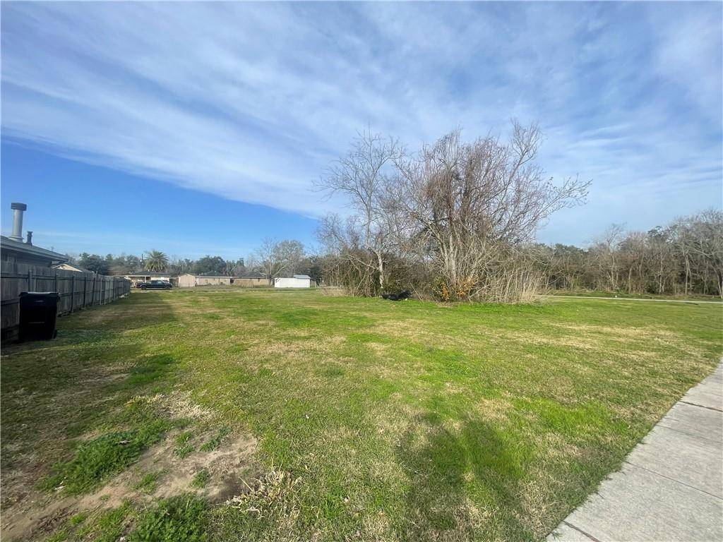 Violet, LA 70092,2912 RIVERBEND DR