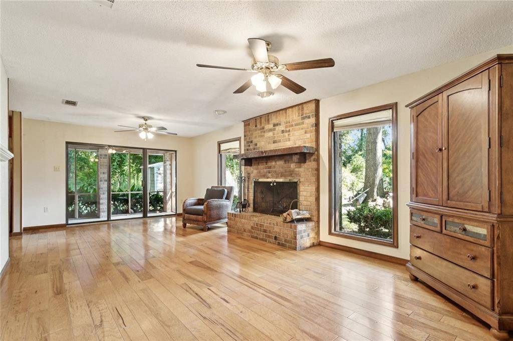 Mandeville, LA 70448,100 OAKWOOD DR