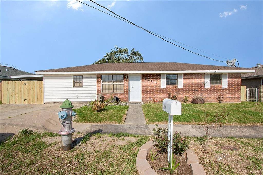 Chalmette, LA 70043,2104 LENA DR