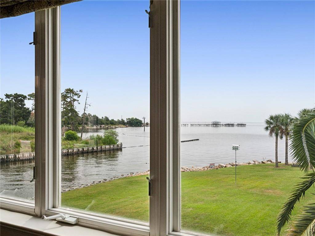 Mandeville, LA 70448,303 MARINERS ISLAND BLVD #303