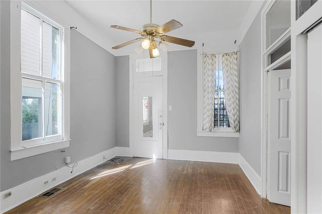 New Orleans, LA 70115,4909 11 CARONDELET ST
