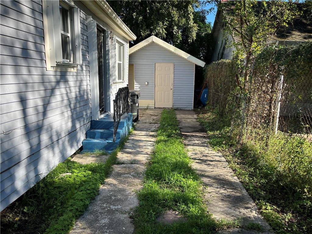 New Orleans, LA 70117,923 ALABO ST