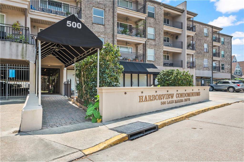 New Orleans, LA 70124,500 LAKE MARINA DR #212