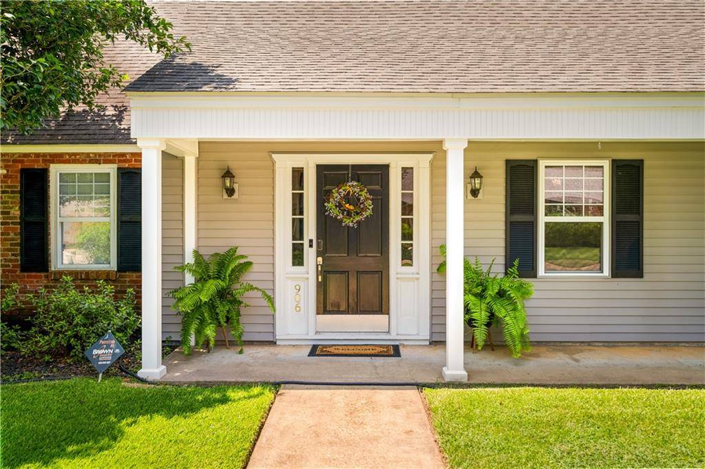 Natchitoches, LA 71457,906 HARLING LN