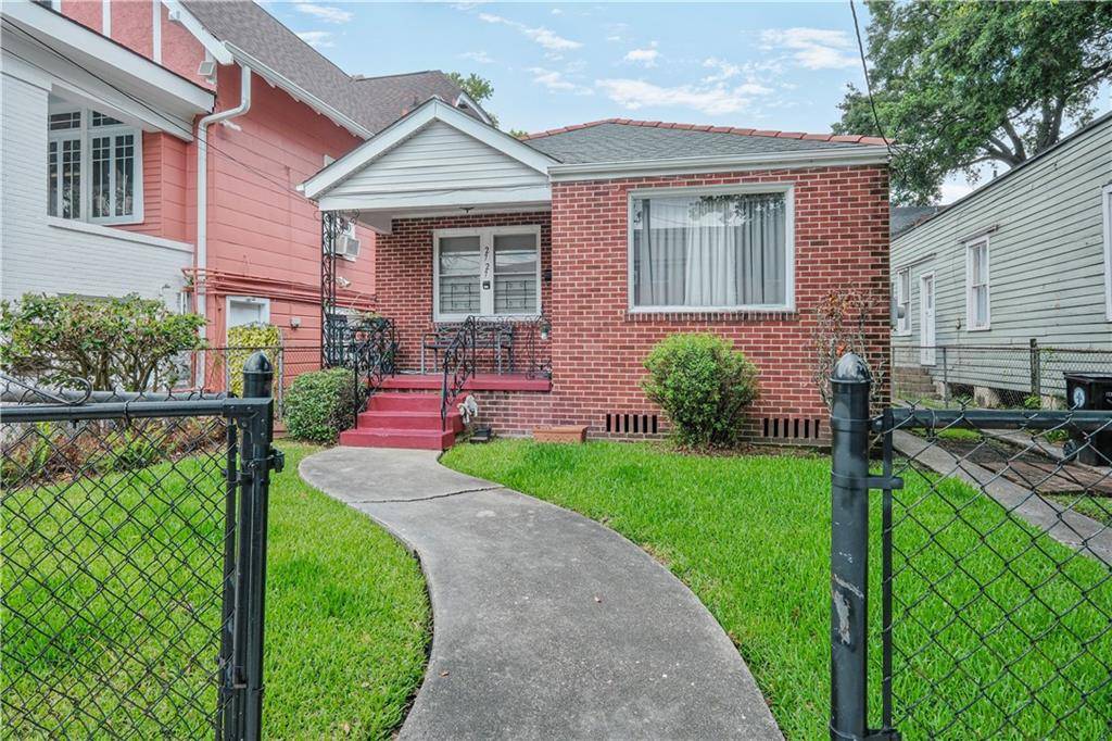 New Orleans, LA 70130,2727 CARONDELET ST