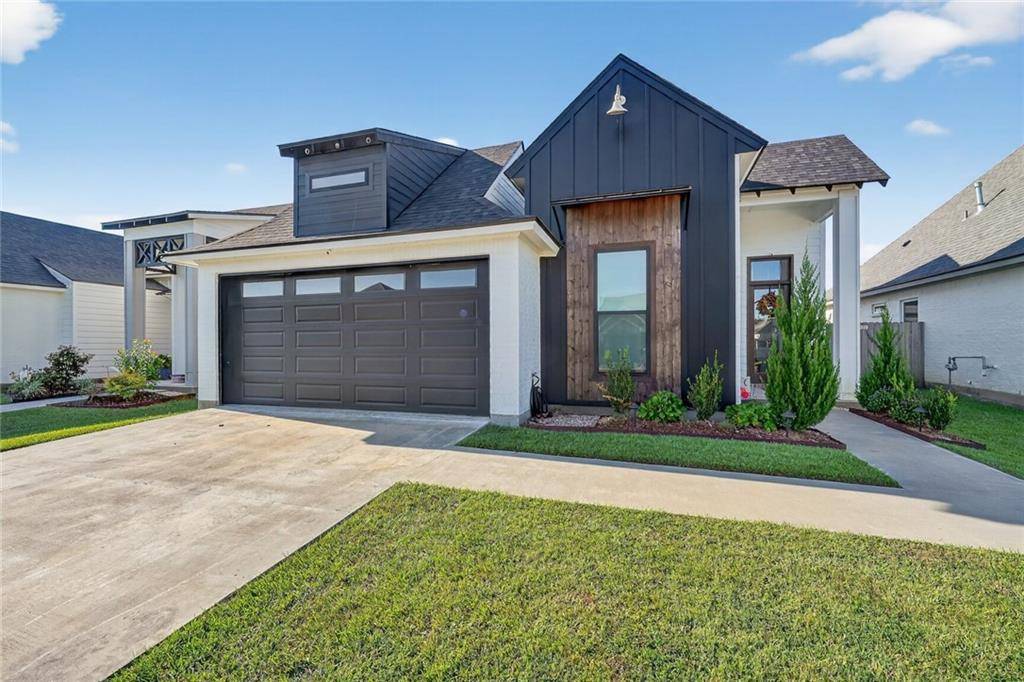 Broussard, LA 70518,120 LAKES EDGE DR