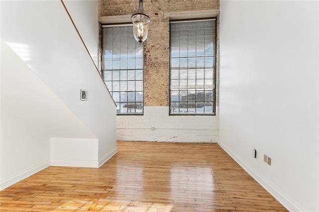 New Orleans, LA 70130,920 POEYFARRE ST #327