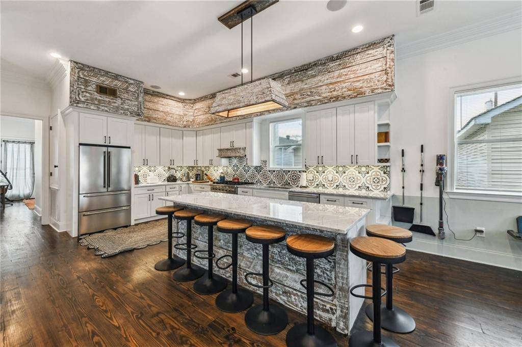 New Orleans, LA 70115,523 PENISTON ST