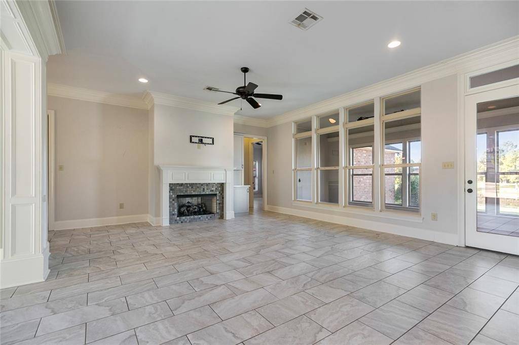 Baton Rouge, LA 70816,2346 MORNINGBROOK DR