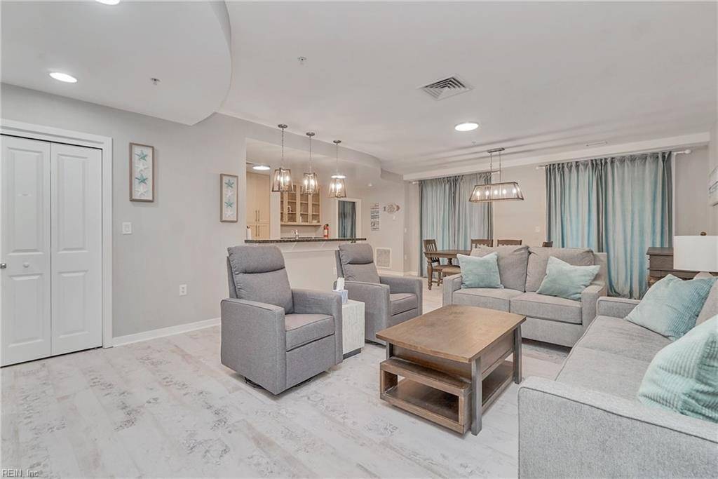 Virginia Beach, VA 23456,3738 Sandpiper RD #424B