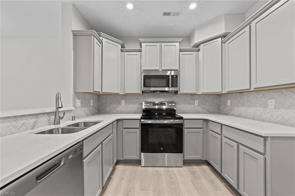 Hampton, VA 23666,838 Riverfall AVE