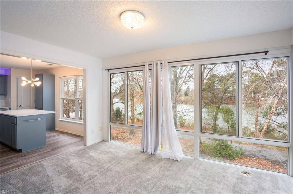 Portsmouth, VA 23703,902 Sawgrass LN