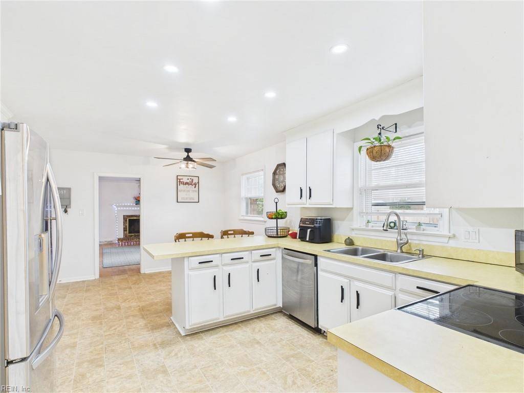 Newport News, VA 23608,978 Lacon DR
